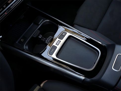 Certified 2025 Mercedes-Benz GLB 250 4MATIC image 27