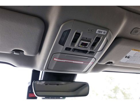 Used 2023 Toyota Highlander XLE image 22