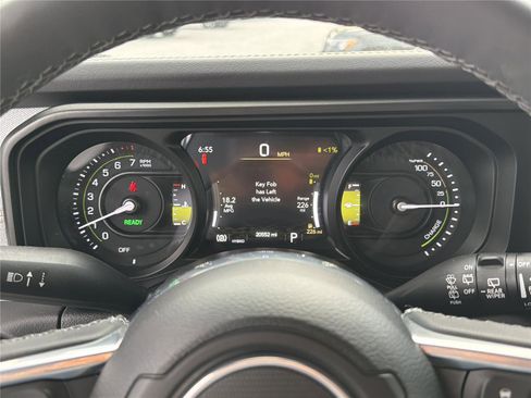 Used 2025 Jeep Wrangler Unlimited Sahara AWD/4WD image 26
