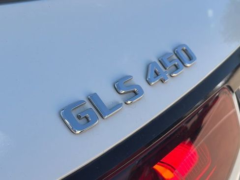 Used 2024 Mercedes-Benz GLS 450 4MATIC image 9