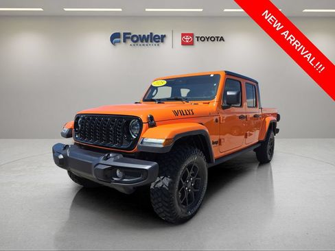 Used 2025 Jeep Gladiator Sport AWD/4WD image 3