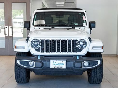 Used 2024 Jeep Wrangler Unlimited Sahara AWD/4WD image 4