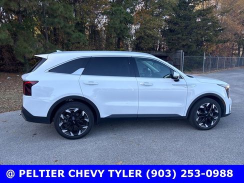 Used 2025 Kia Sorento EX w/ Panoramic Sunroof Package image 8