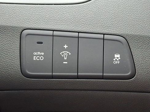 Used 2016 Hyundai Elantra SE FWD image 17