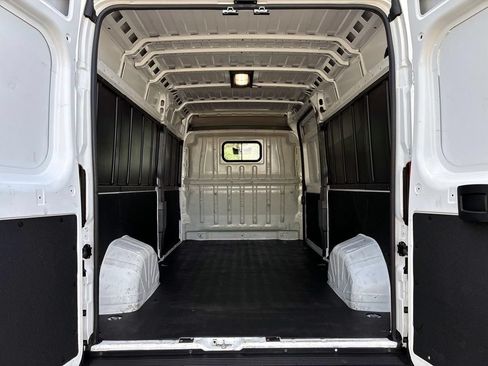 Used 2025 RAM ProMaster 3500 w/ Convenience Group FWD image 17