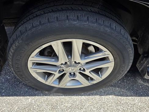 Used 2013 Lexus LX 570 4WD w/ Luxury Pkg w/Pre-crash image 15