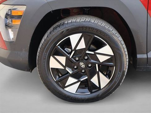 Used 2025 Hyundai Kona SEL AWD/4WD image 30