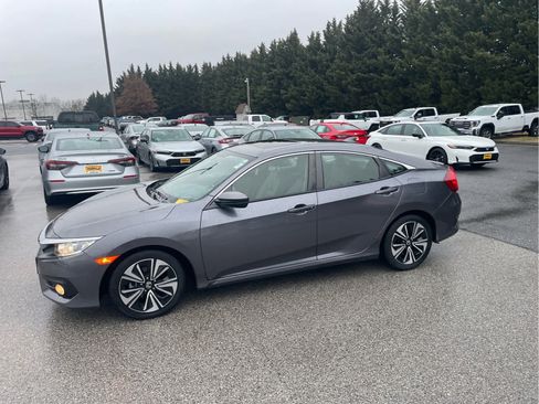 Used 2018 Honda Civic EX-L image 2