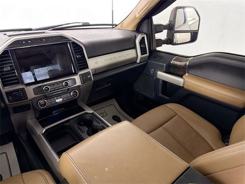 Used 2022 Ford F350 Lariat image 21
