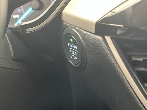 Used 2021 Ford Escape SE image 17