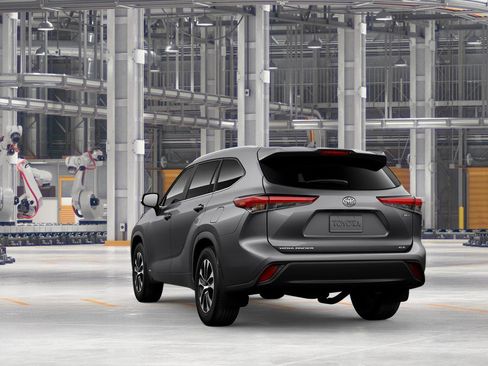 New 2026 Toyota Highlander XLE image 9