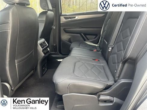 Used 2024 Volkswagen Atlas Cross Sport SE image 8