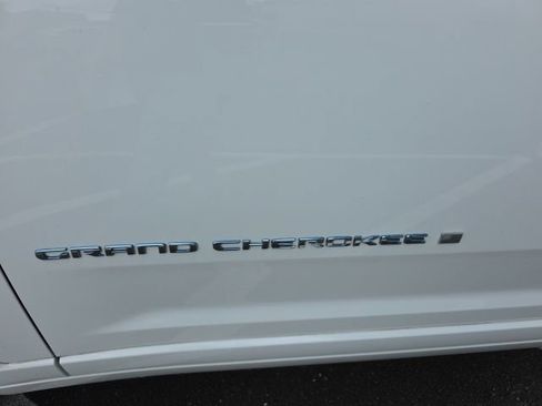 Used 2023 Jeep Grand Cherokee Overland w/ Advanced Protech Group III AWD/4WD image 4