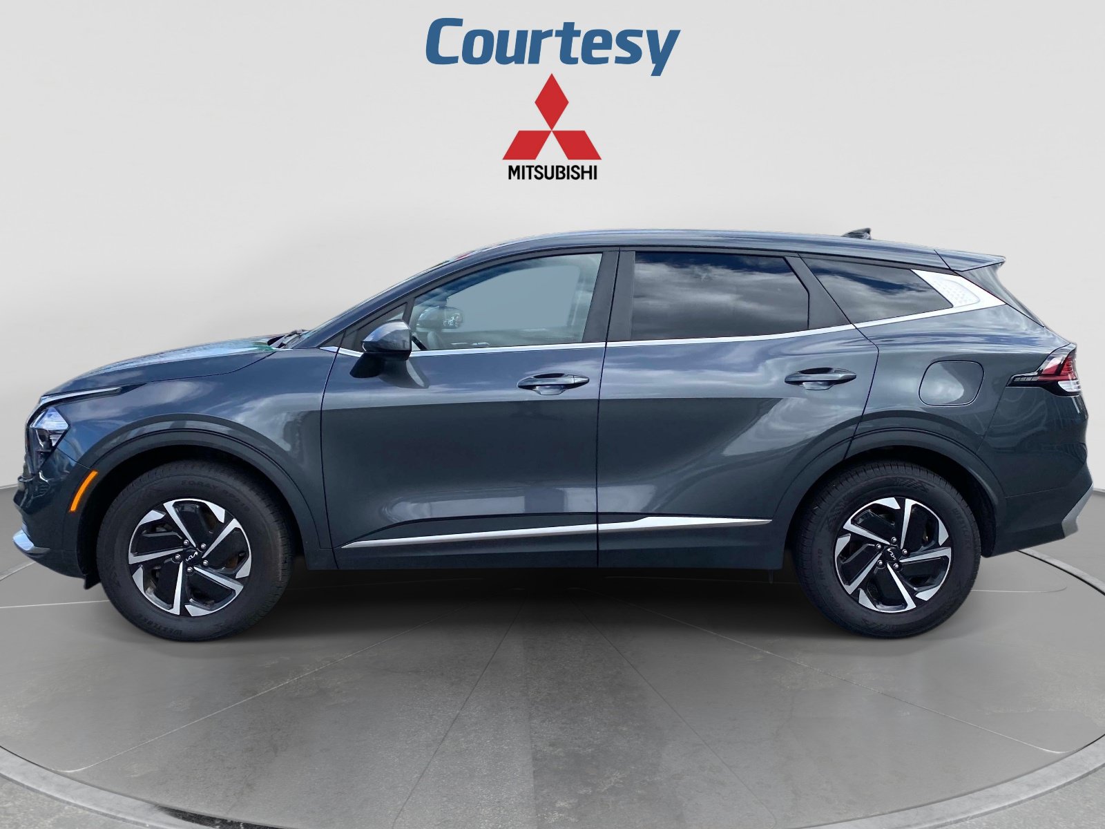Used 2023 Kia Sportage LX AWD/4WD image 2