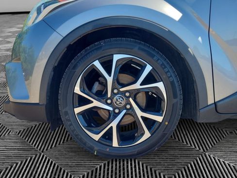Used 2018 Toyota C-HR XLE FWD image 14