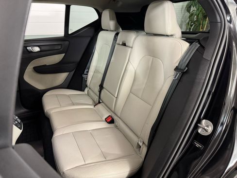 Used 2024 Volvo XC40 B5 Ultimate w/ Climate Package image 34