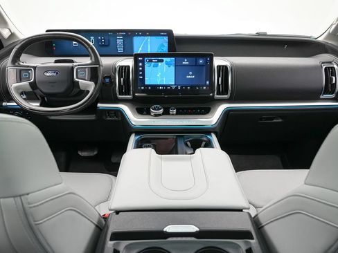 Certified 2025 Ford Expedition Platinum AWD/4WD image 15