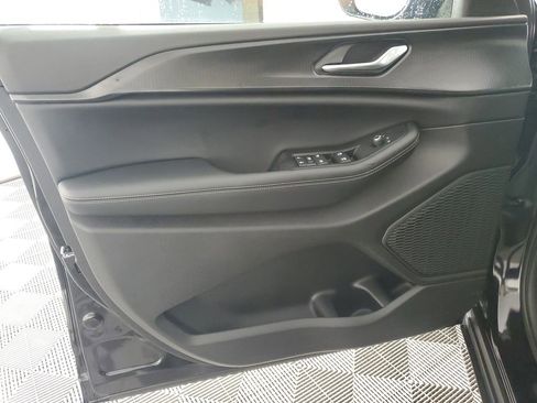 Used 2025 Jeep Grand Cherokee Laredo X image 28