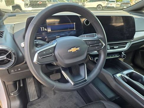 Used 2025 Chevrolet Equinox EV LT FWD image 9