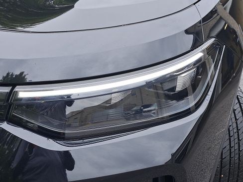 Certified 2025 Volkswagen Tiguan S FWD image 55