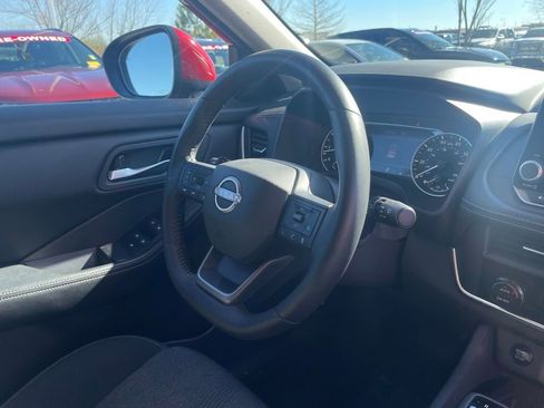 Used 2025 Nissan Rogue SV image 30