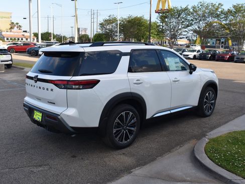 New 2026 Nissan Pathfinder Platinum FWD image 13