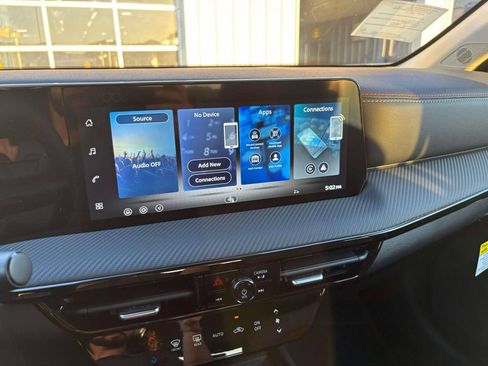New 2026 Nissan Kicks SR w/ Illumination Package FWD image 13