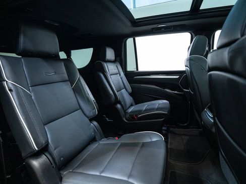Used 2026 Cadillac Escalade ESV Luxury w/ LPO, Floor Liner Package AWD/4WD image 40