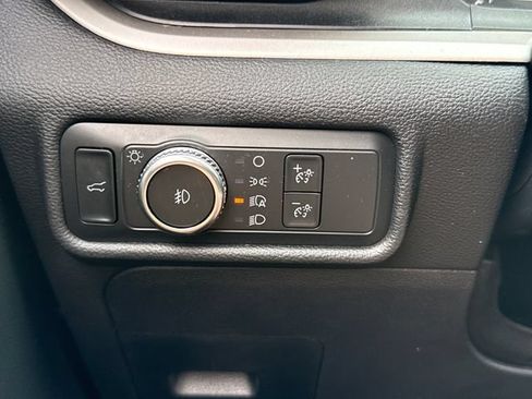 Used 2020 Ford Explorer XLT w/ Equipment Group 202A AWD/4WD image 34