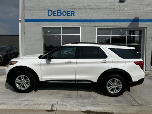 Used 2022 Ford Explorer XLT w/ Equipment Group 202A image 2