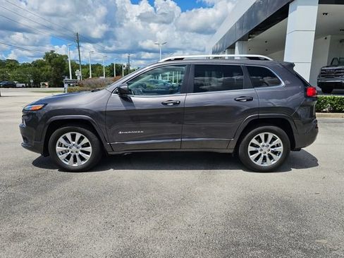 Used 2018 Jeep Cherokee Overland w/ Technology Group AWD/4WD image 2