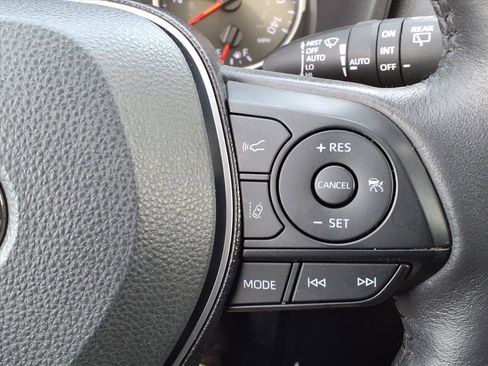 Used 2020 Toyota RAV4 XLE w/ Convenience Package image 18