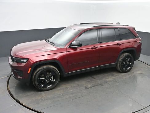 Used 2023 Jeep Grand Cherokee Altitude image 39