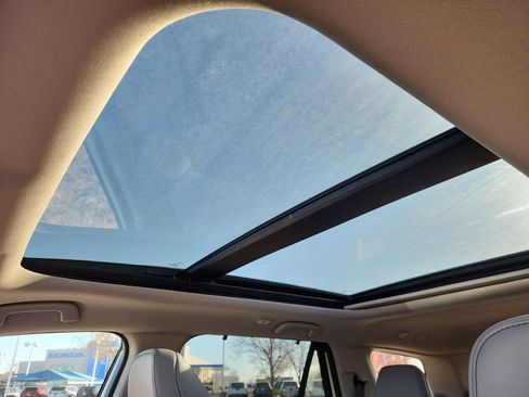 New 2025 Honda Pilot Touring image 16