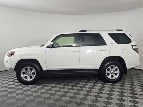 Used 2022 Toyota 4Runner SR5 Premium w/ Moonroof Package image 4