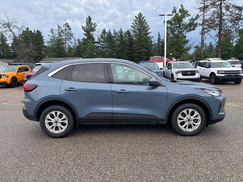 Used 2023 Ford Escape Active w/ Tech Pack #2 AWD/4WD image 2