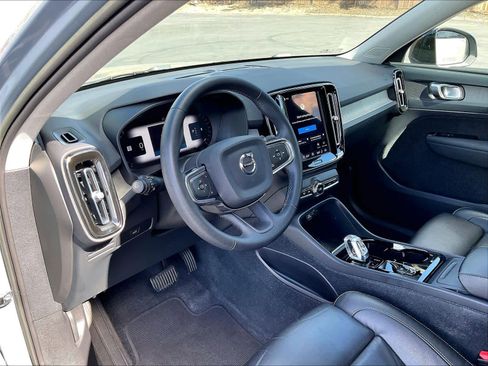 Used 2023 Volvo XC40 B5 Plus w/ Protection Package Premier image 16