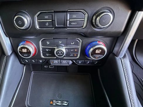 Used 2021 GMC Yukon SLT w/ SLT Luxury Plus Package RWD image 16