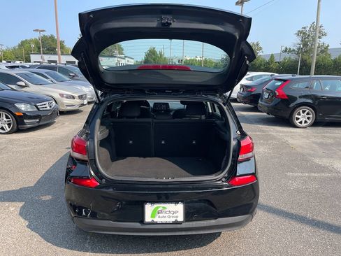 Used 2018 Hyundai Elantra GT FWD image 15