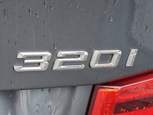 Used 2018 BMW 320i xDrive Sedan w/ Convenience Package image 34