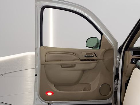 Used 2013 Cadillac Escalade Premium image 8