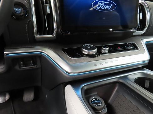 Used 2025 Ford Expedition Platinum w/ Platinum Ultimate Package image 65