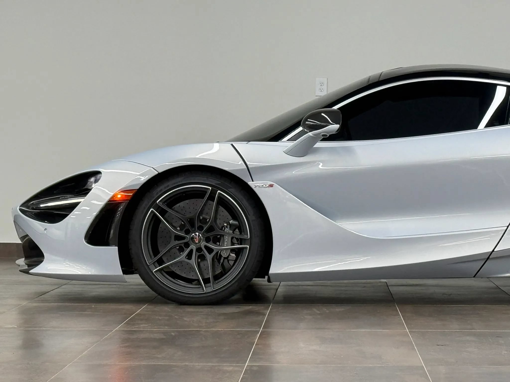 Used 2018 McLaren 720S RWD image 4