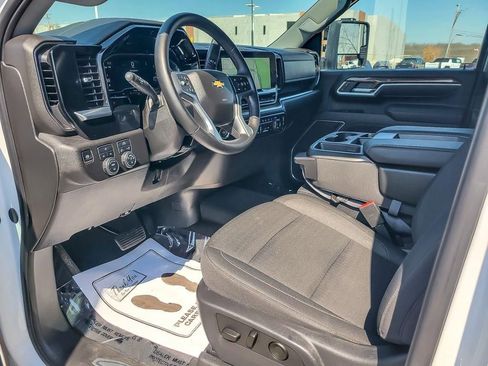 Used 2025 Chevrolet Silverado 2500 LT w/ Convenience Package AWD/4WD image 12
