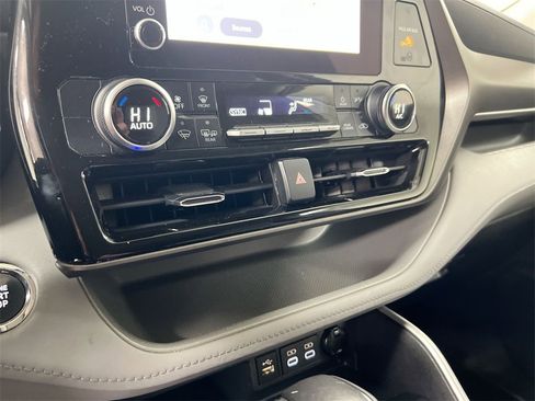 Used 2023 Toyota Highlander LE image 15