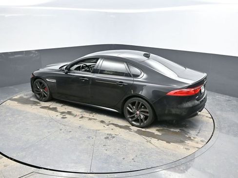 Used 2018 Jaguar XF S image 35