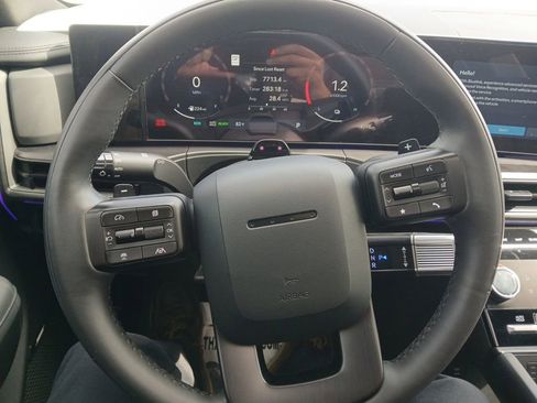 Used 2025 Hyundai Santa Fe Calligraphy AWD/4WD image 9