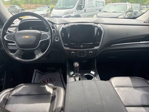 Used 2020 Chevrolet Traverse LT w/ LT Premium Package AWD/4WD image 15