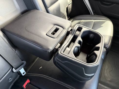 Used 2018 Jeep Wrangler Unlimited Sahara image 39