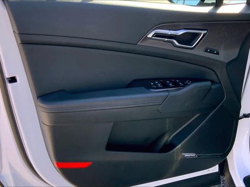 Used 2024 Kia Sportage SX image 22